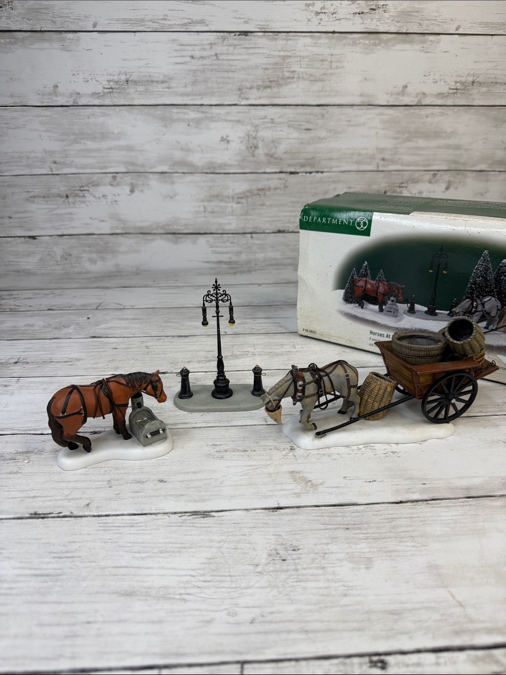 Dept 56 Dickens Village Horses At The Lampguard 58531 3 pieces
With box